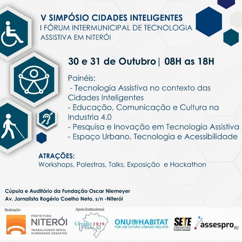 #pratodosverem sob um fundo em tons de azul claro, azul escuro e branco, o flyer de divulgação do evento. Do lado esquerdo, na vertical, ícones do símbolo internacional de acessibilidade (pictograma simulando a figura de uma pessoa na cadeira de rodas) e o novo logotipo da acessibilidade (um círculo, com a figura simétrica universal com os braços abertos que simboliza inclusão), o que representa as pessoas com deficiência visual (cegueira) e o da surdez e perda auditiva. No centro, as informações sobre o título dos eventos, data, horário; informações sobre as atrações, endereço e na parte final, as logos dos patrocinadores. Fim da descrição.